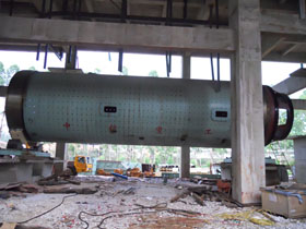 汽機(jī)高壓給水泵螺母拆卸現(xiàn)場(chǎng)圖