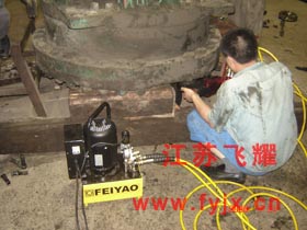 減速機(jī)螺栓拆卸現(xiàn)場(chǎng)圖